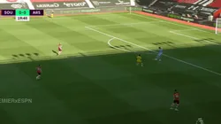 Hoy no duerme: el arquero del Southampton le regaló un gol al Arsenal