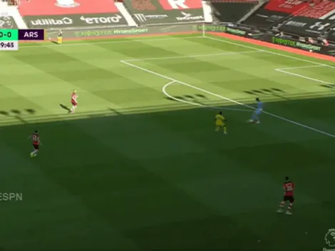 Hoy no duerme: el arquero del Southampton le regaló un gol al Arsenal