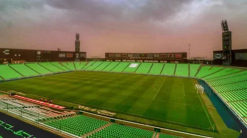 Una tormenta de arena afectó el entrenamiento de Santos. (Twitter)