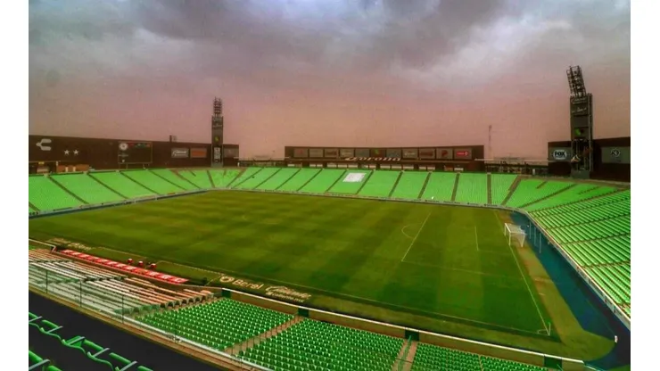 Una tormenta de arena afectó el entrenamiento de Santos. (Twitter)
