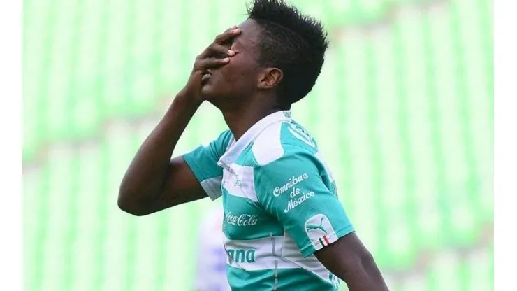 Santos renovó contrato a Maleck a pesar de estar preso