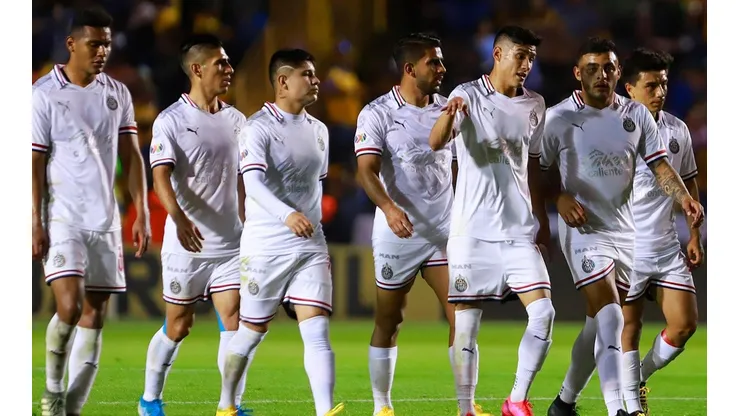 Los 5 jugadores de Chivas que deben mejorar en el Apertura 2020