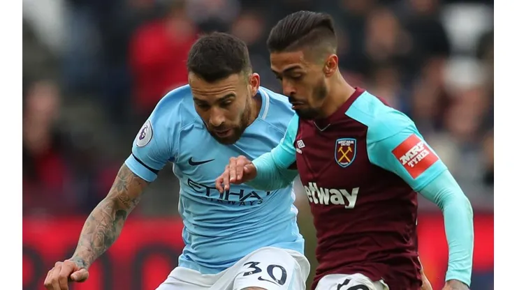 Otamendi y Lanzini, enfrentados en Inglaterra.