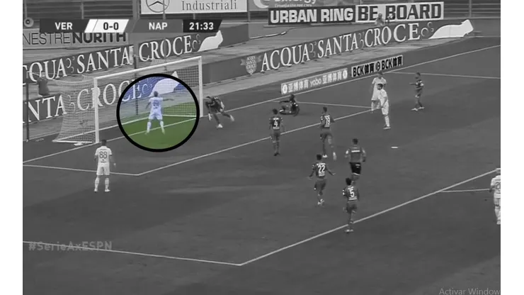 Video: tenía hambre y se comió el gol más fácil de su vida