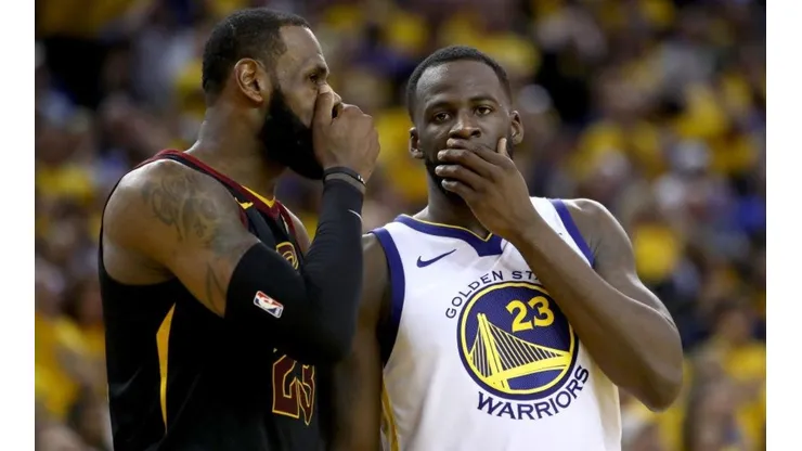 LeBron James y Draymond Green (Getty Images).
