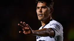 Pumas busca refuerzo ante posible salida de Freire