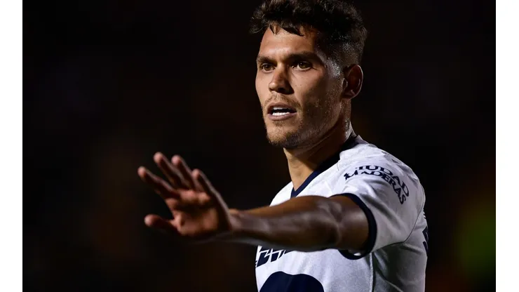 Pumas busca refuerzo ante posible salida de Freire