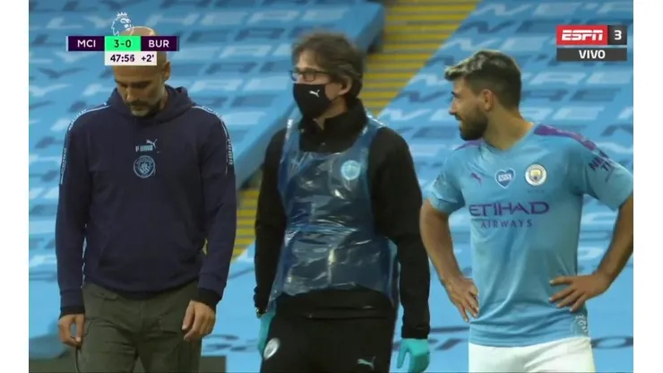 Así se retiró lesionado Sergio Agüero.