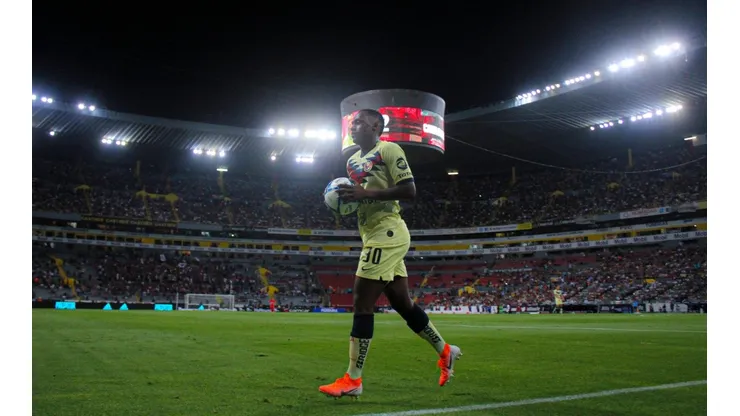Renato Ibarra en el Estadio Jalisco (Foto: Getty Images)