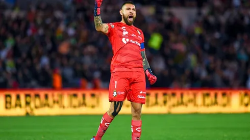 Jonathan Orozco cambió de look.