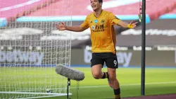Raúl Jiménez festejando su gol en Wolverhampton (Getty)