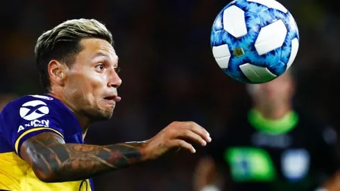 Mauro Zárate defendiendo la camiseta de Boca.