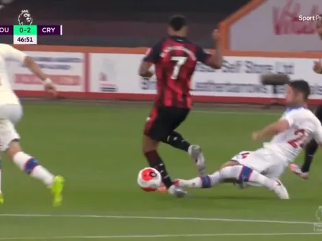 Cahill metió una patada sanguinaria, sacó a King de la cancha y el VAR no lo expulsó