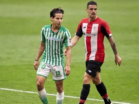 Betis era superado y el DT responsabilizó a los dos mexicanos