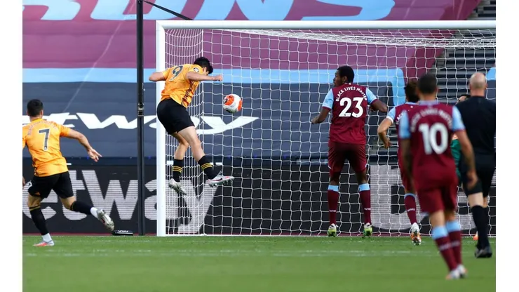Vieja normalidad: gol de Raúl Jiménez con los Wolves
