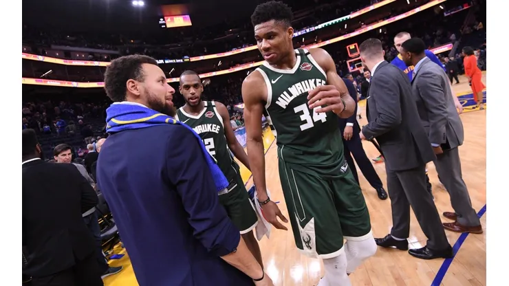 Giannis Antetokounmpo y Stephen Curry (Getty)