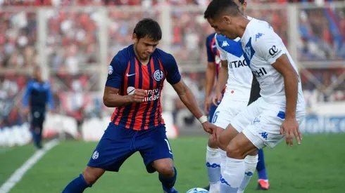 Ricardo Centurión en un partido de Vélez.