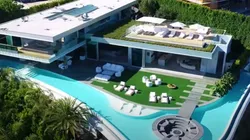 La mansión de LeBron James (@mega_mansions).