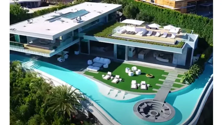 La mansión de LeBron James (@mega_mansions).
