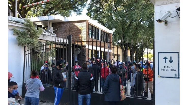Locura en el Hipódromo de Palermo: trabajadores denuncian estar encerrados hace 90 días