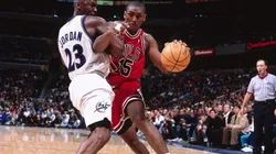 Metta World Peace frente a Michael Jordan (Getty)