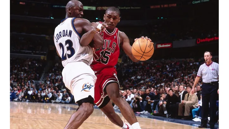Metta World Peace frente a Michael Jordan (Getty)