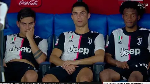 Paulo Dybala, Cristiano Ronaldo y Juan Guillermo Cuadrado tras perder la final de Coppa Italia contra Juventus.