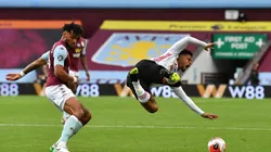 Con mucha polémica, Aston Villa y Sheffield reactivaron la Premier League