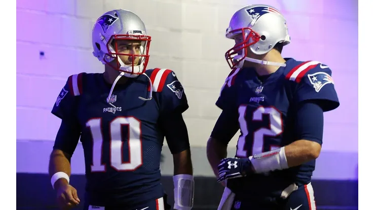 Tom Brady junto a Jimmy Garoppolo (Getty)