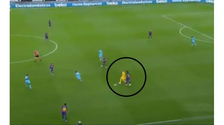 Ter Stegen se aburrió de atajar y salió hasta mitad de cancha para jugar