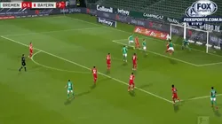 Terrible tapada abajo de Manuel Neuer.