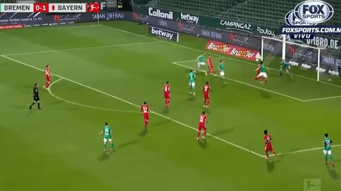 Terrible tapada abajo de Manuel Neuer.