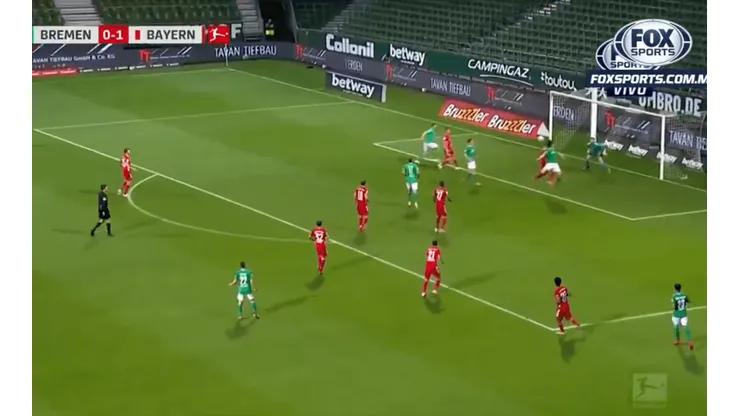 Terrible tapada abajo de Manuel Neuer.