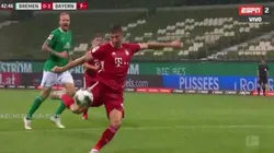 Puede valer un título: Lewandowski controló de pecho y puso el 1-0