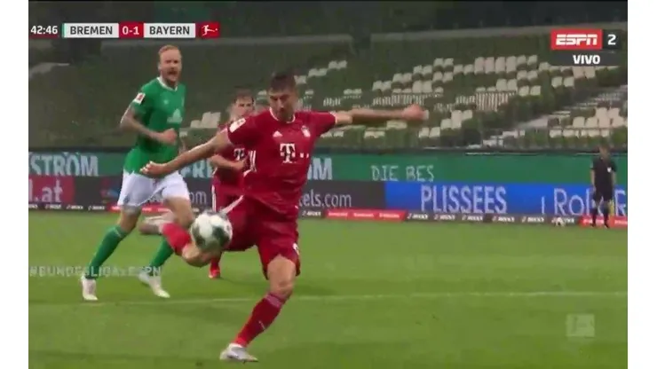 Puede valer un título: Lewandowski controló de pecho y puso el 1-0