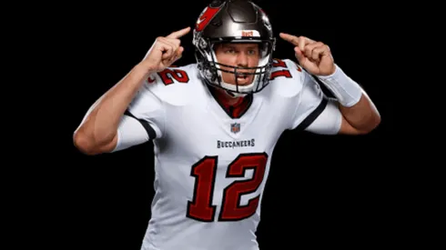 Tom Brady con el uniforme de los Bucs (https://www.buccaneers.com/).