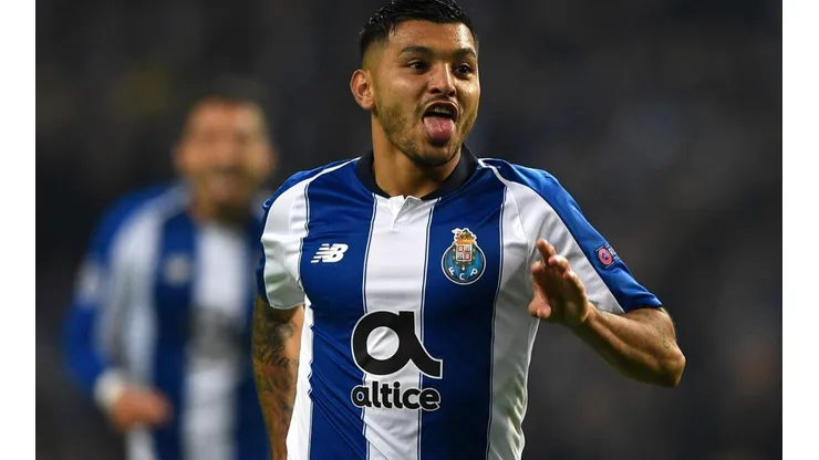Tecatito Corona no entra en los planes del Chelsea.