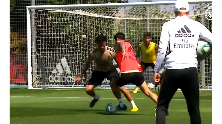 Rendirse jamás: exhibición de James en el primer entrenamiento de la semana