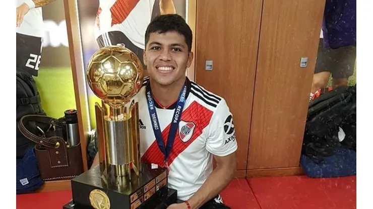 El aviso de Robert Rojas a Messi: "Por lo menos una patadita voy a darle"