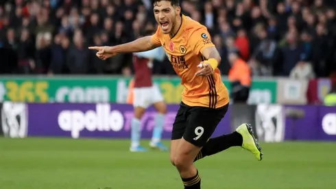 Raúl Jiménez ya tiene el álbum de la Premier League.