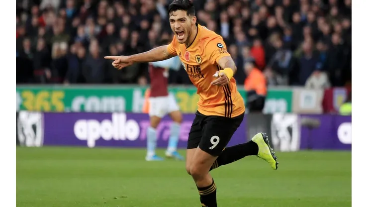 Raúl Jiménez ya tiene el álbum de la Premier League.