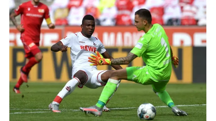 Jhon Córdoba con el Colonia en el juego ante Union Berlin.