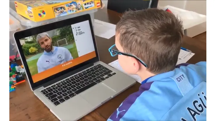 Lo amamos: Agüero dejó los streams para enseñar a contar en español