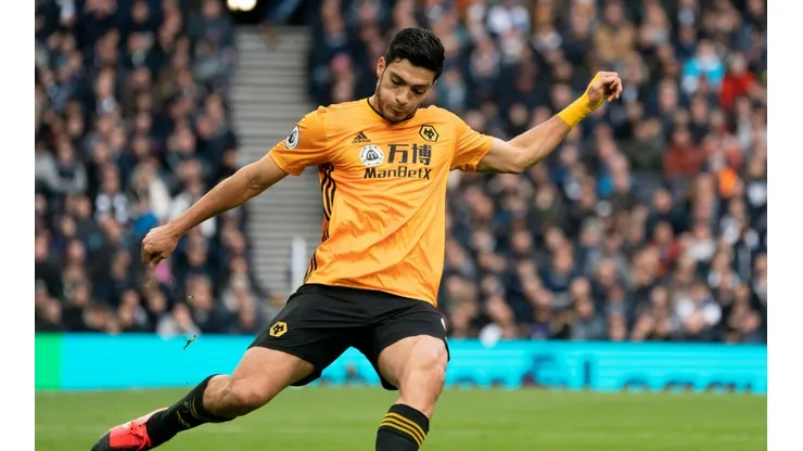 Raúl Jiménez vuelve con un cambio en el jersey de Wolves