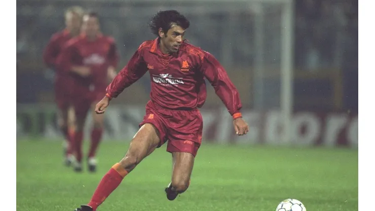 Daniel Fonseca con la camiseta de la Roma.