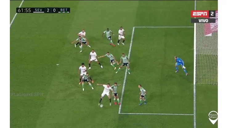 Ocampos metió una asistencia de taco de locos y Sevilla puso el 2-0