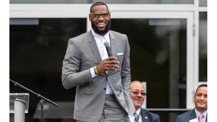 LeBron se mete en la política de su país