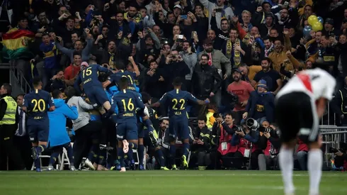 Foto de los jugadores de Boca celebrando el gol de Dario Benedetto.