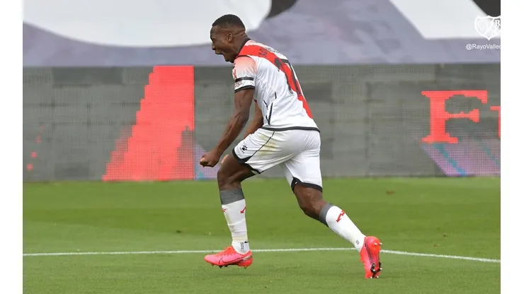 Luis Advíncula juega en el Rayo Vallecano de la segunda española.