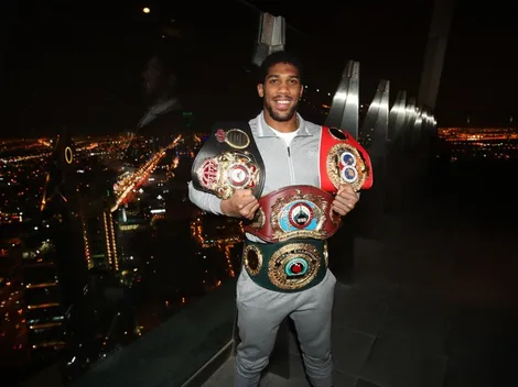 Anthony Joshua recibió un extraño pedido para dejar vacante uno de sus títulos